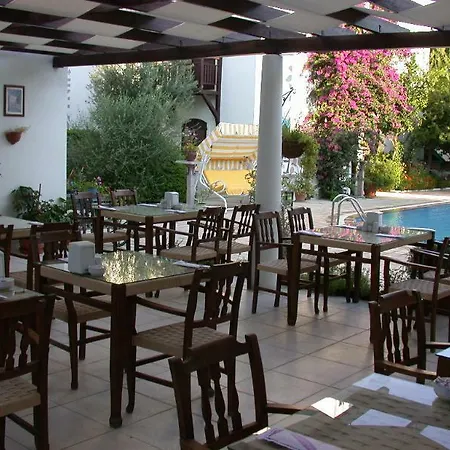 Ece Bodrum Hotell 3*